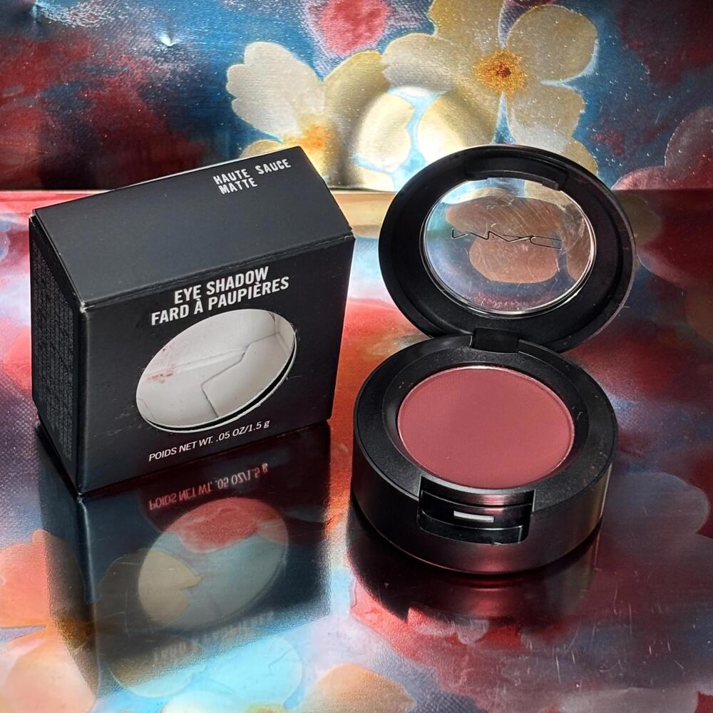 MAC Haute Sauce red Eyeshadow nib